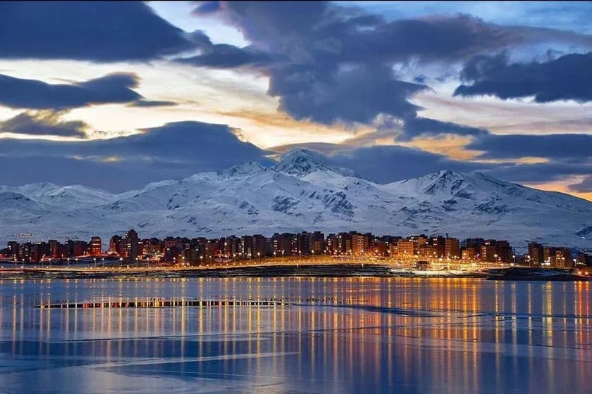 دریاچه شورابیل اردبیل؛ نگین فیروزهای شمالغرب ایران دریاچه شورابیل اردبیل؛ نگین فیروزهای شمالغرب ایران