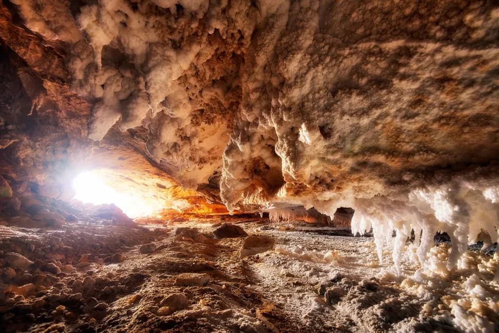 غار نمکدان قشم؛ طولانیترین غار نمکی جهان در قلب خلیج فارس